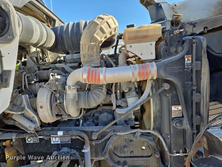 image for item ED3987 2012 Kenworth T800 semi truck