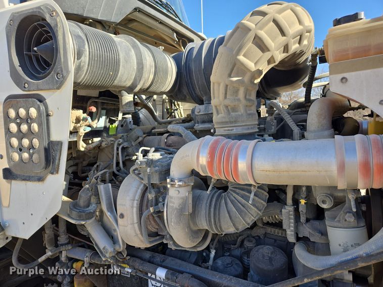 image for item ED3987 2012 Kenworth T800 semi truck