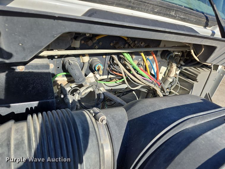 image for item ED3987 2012 Kenworth T800 semi truck