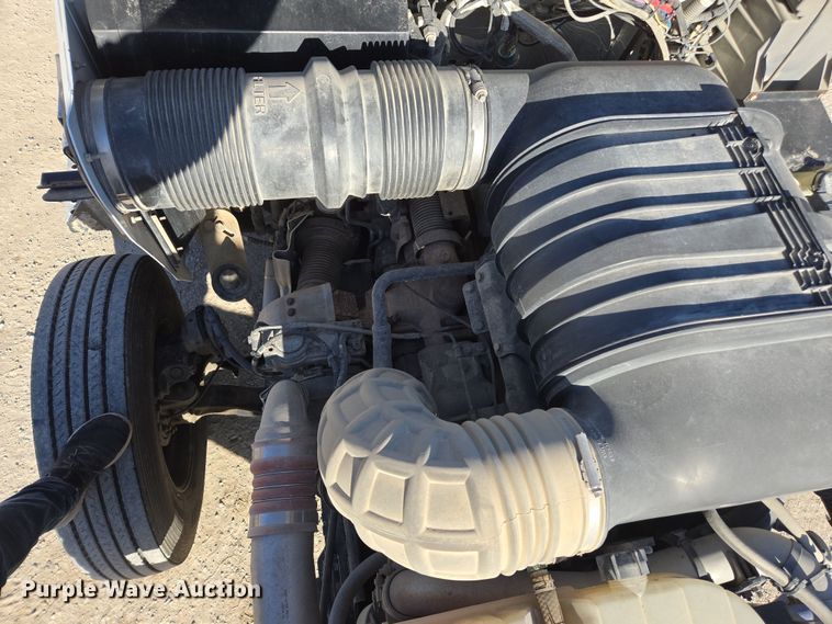 image for item ED3987 2012 Kenworth T800 semi truck