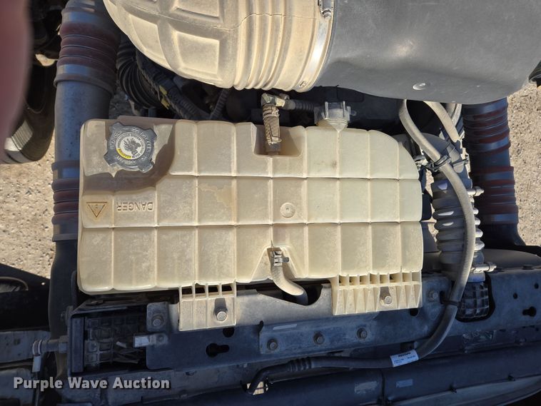 image for item ED3987 2012 Kenworth T800 semi truck