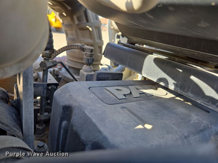 image for item ED3987 2012 Kenworth T800 semi truck