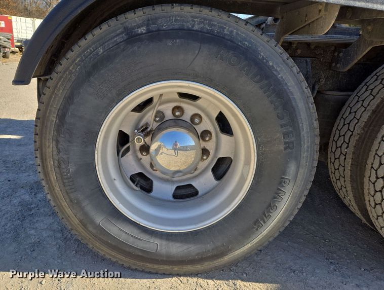 image for item ED3987 2012 Kenworth T800 semi truck