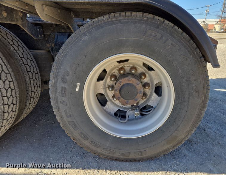 image for item ED3987 2012 Kenworth T800 semi truck