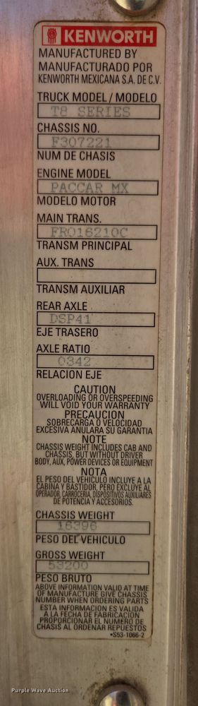 image for item ED3987 2012 Kenworth T800 semi truck