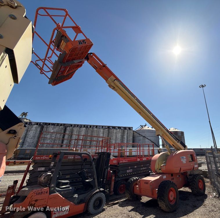 image for item ED3989 1999 JLG 600S boom lift