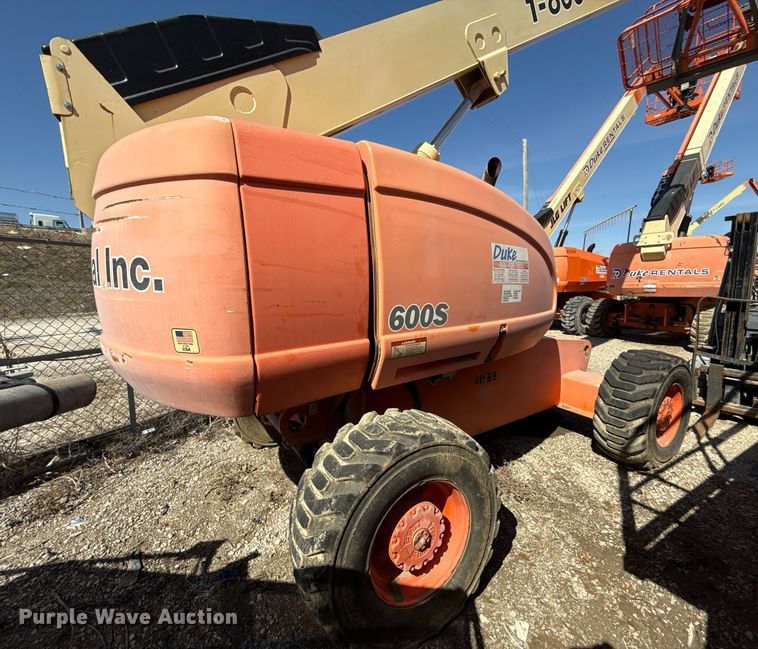 image for item ED3989 1999 JLG 600S boom lift