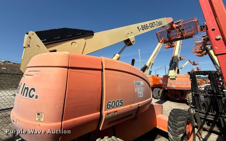image for item ED3989 1999 JLG 600S boom lift