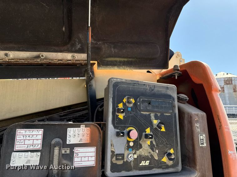 image for item ED3989 1999 JLG 600S boom lift