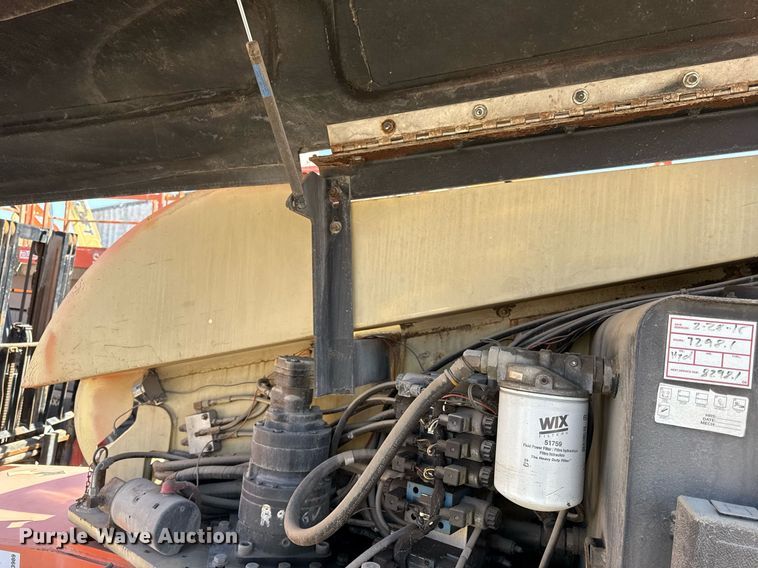 image for item ED3989 1999 JLG 600S boom lift
