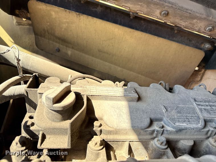 image for item ED3989 1999 JLG 600S boom lift