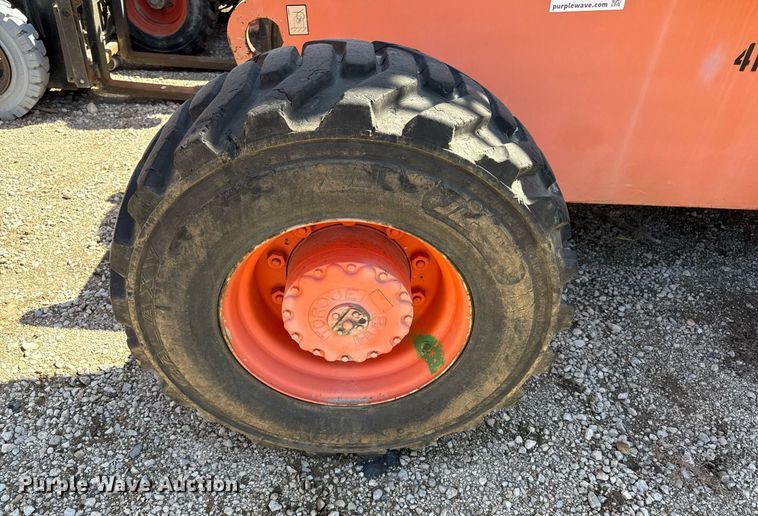 image for item ED3989 1999 JLG 600S boom lift