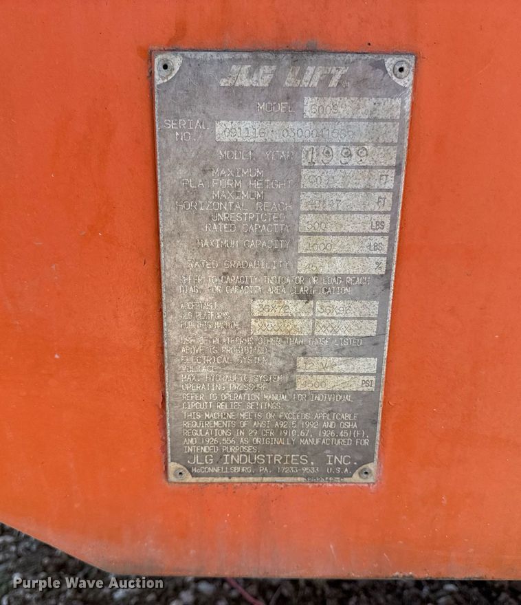 image for item ED3989 1999 JLG 600S boom lift