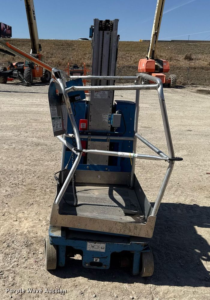 image for item ED3991 Genie GR-20 vertical lift