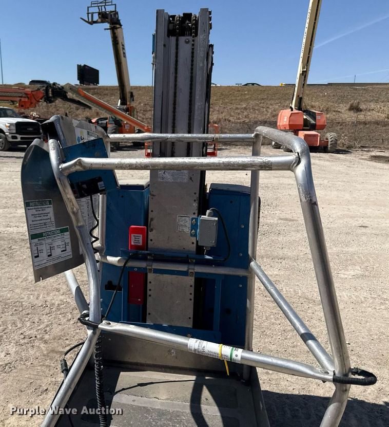 image for item ED3991 Genie GR-20 vertical lift