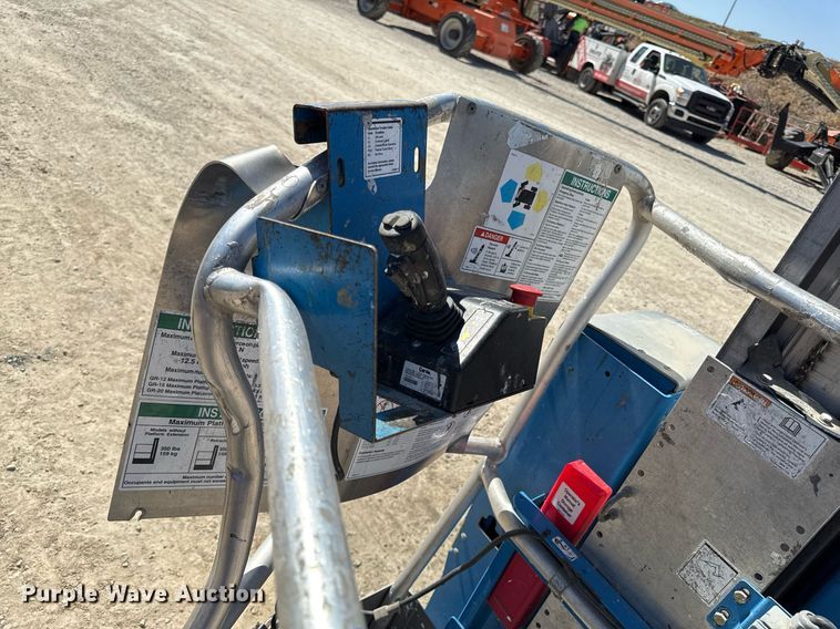 image for item ED3991 Genie GR-20 vertical lift