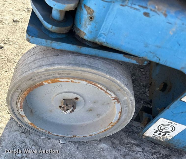 image for item ED3991 Genie GR-20 vertical lift