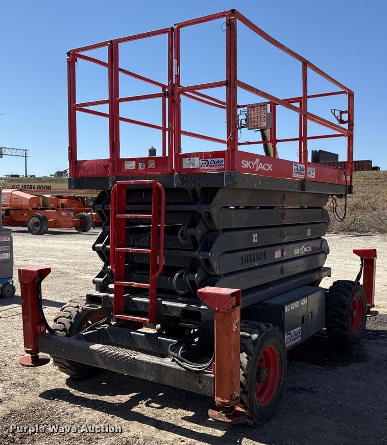 image for item ED3992 2007 SkyJack SJ8243 scissor lift