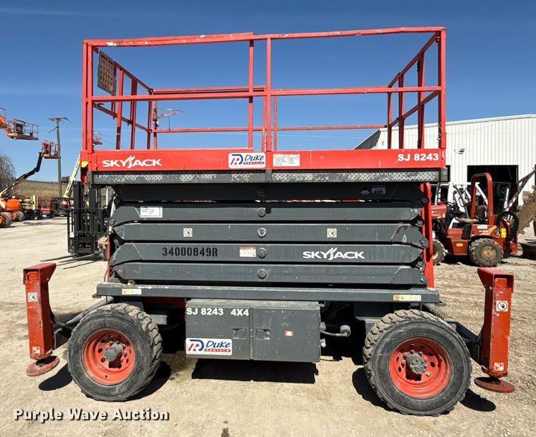 image for item ED3992 2007 SkyJack SJ8243 scissor lift