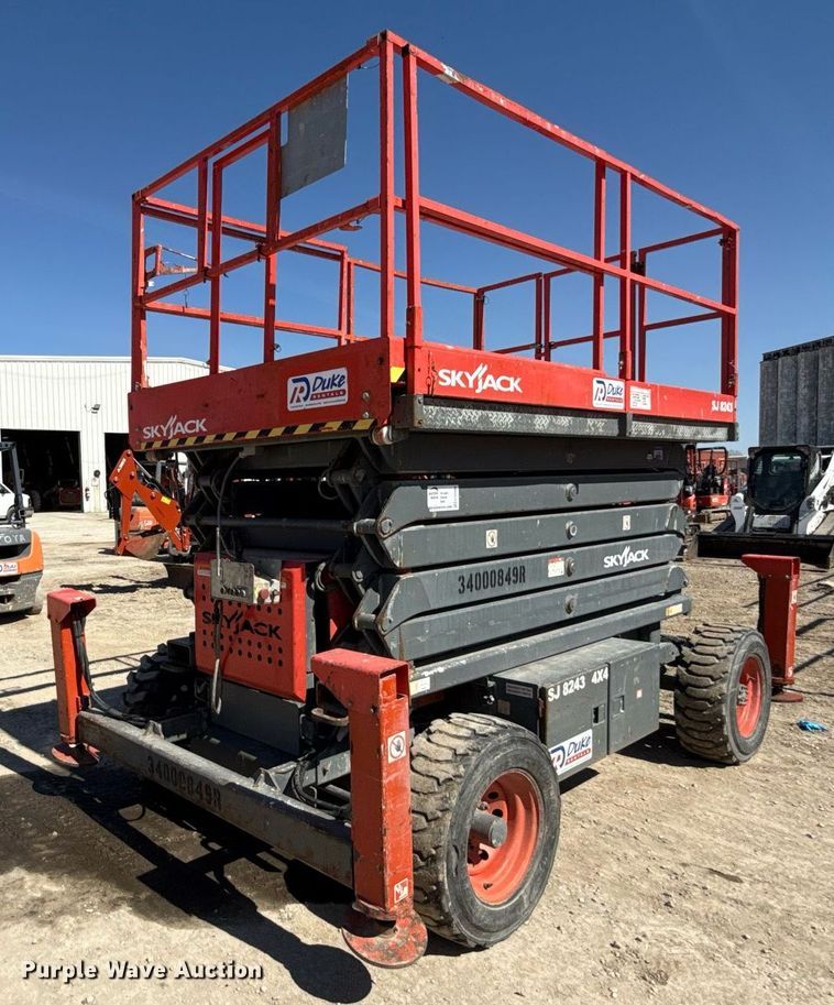 image for item ED3992 2007 SkyJack SJ8243 scissor lift