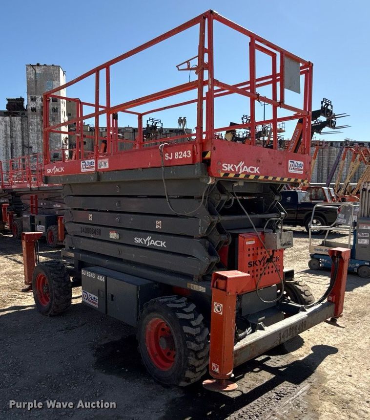 image for item ED3992 2007 SkyJack SJ8243 scissor lift