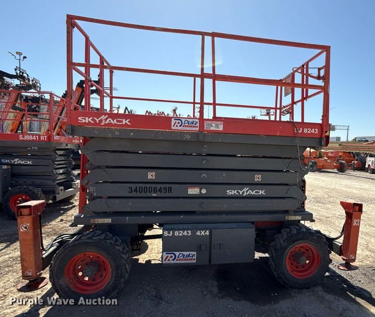 image for item ED3992 2007 SkyJack SJ8243 scissor lift