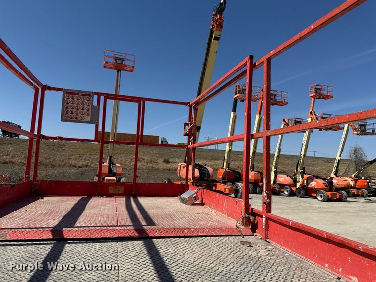 image for item ED3992 2007 SkyJack SJ8243 scissor lift