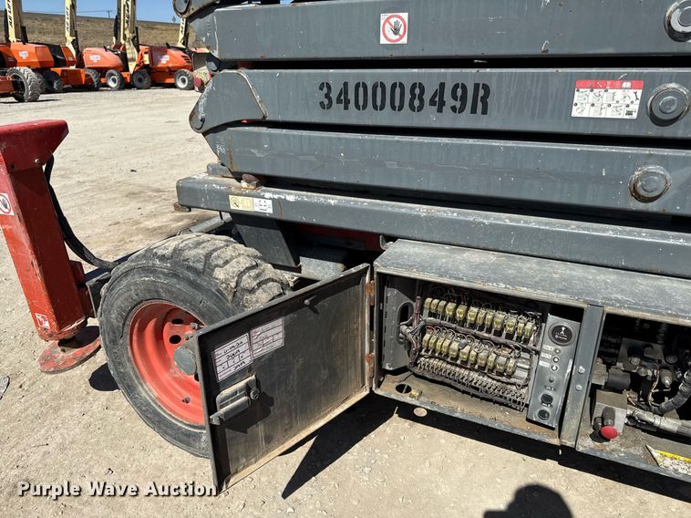 image for item ED3992 2007 SkyJack SJ8243 scissor lift