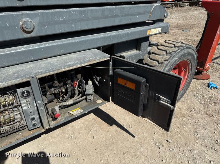 image for item ED3992 2007 SkyJack SJ8243 scissor lift