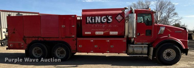 image for item ED4088 2005 Kenworth T800 fuel / lube truck
