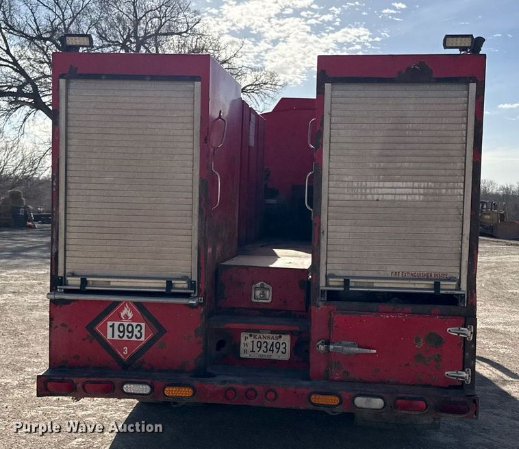 image for item ED4088 2005 Kenworth T800 fuel / lube truck