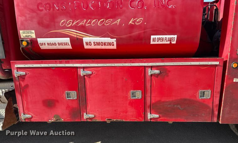 image for item ED4088 2005 Kenworth T800 fuel / lube truck