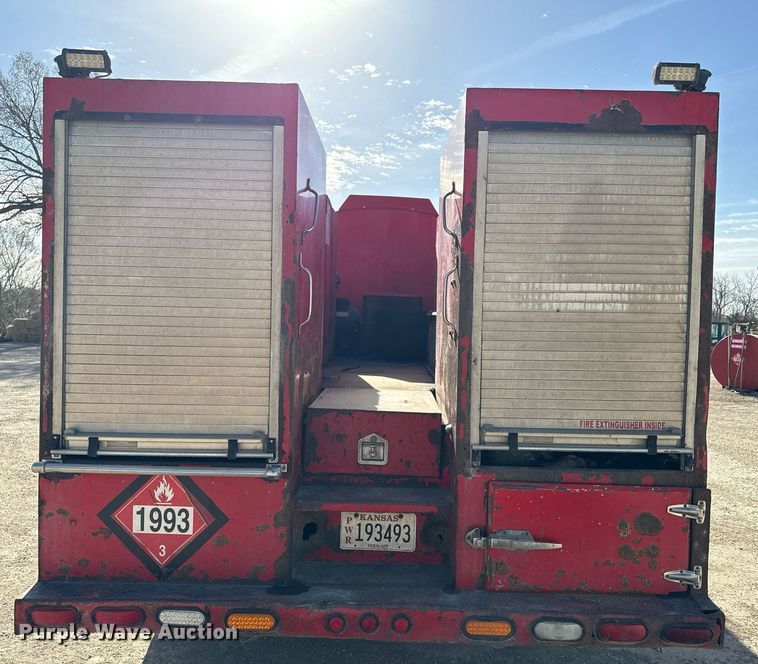 image for item ED4088 2005 Kenworth T800 fuel / lube truck