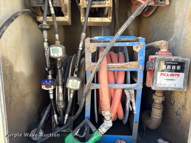 image for item ED4088 2005 Kenworth T800 fuel / lube truck