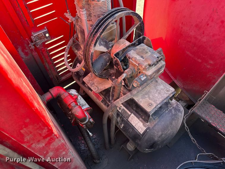 image for item ED4088 2005 Kenworth T800 fuel / lube truck