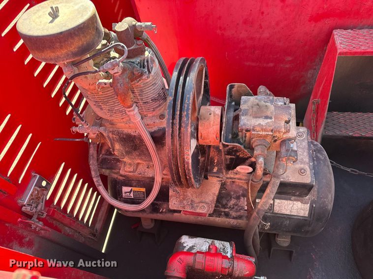 image for item ED4088 2005 Kenworth T800 fuel / lube truck