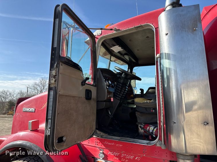 image for item ED4088 2005 Kenworth T800 fuel / lube truck