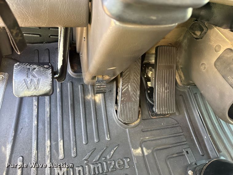 image for item ED4088 2005 Kenworth T800 fuel / lube truck