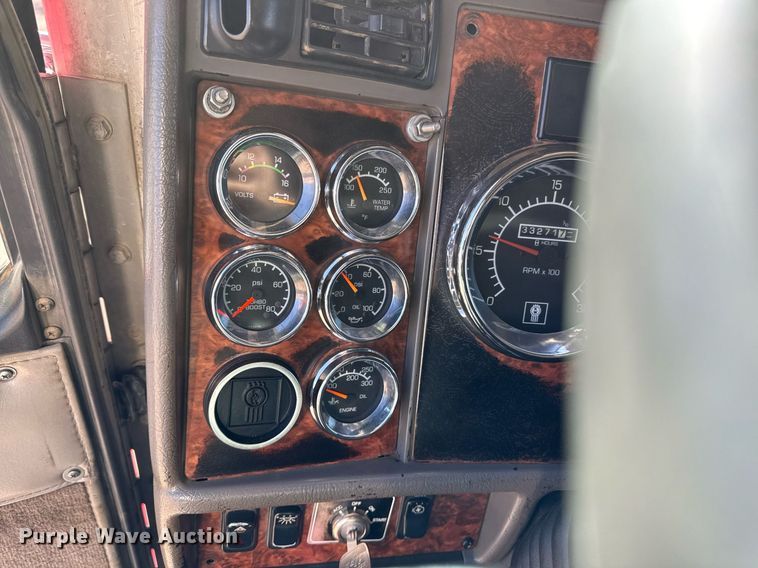 image for item ED4088 2005 Kenworth T800 fuel / lube truck