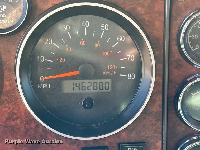 image for item ED4088 2005 Kenworth T800 fuel / lube truck