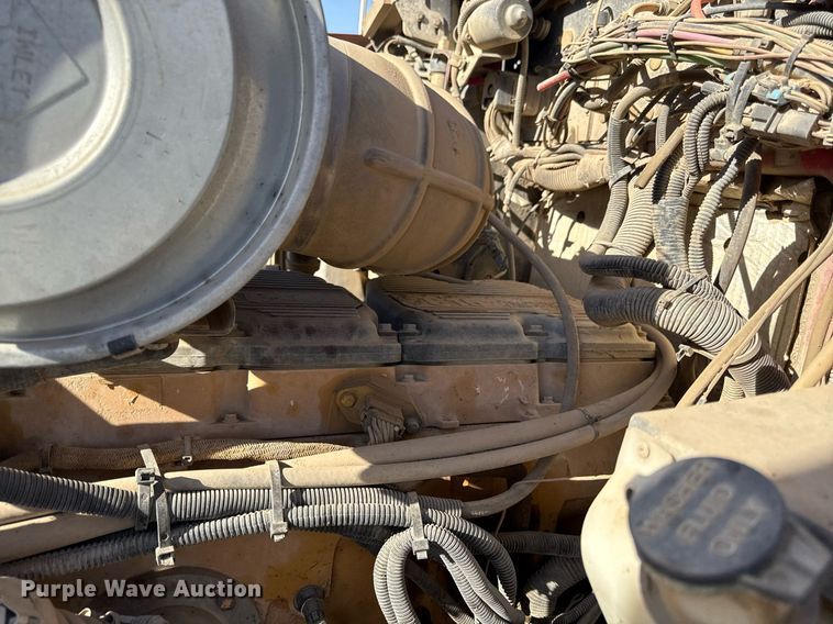 image for item ED4088 2005 Kenworth T800 fuel / lube truck