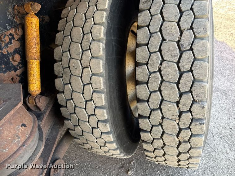 image for item ED4088 2005 Kenworth T800 fuel / lube truck