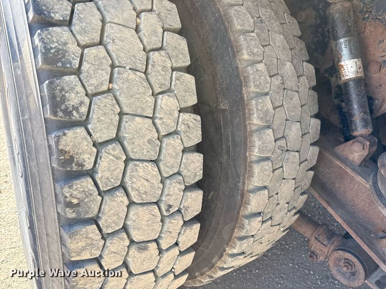 image for item ED4088 2005 Kenworth T800 fuel / lube truck