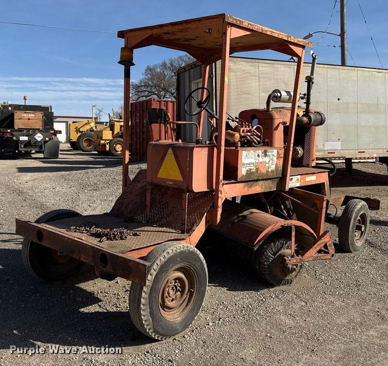 image for item ED4089 1987 Broce T10 broom