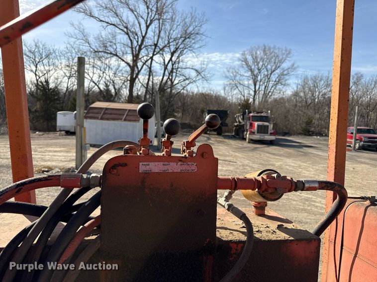 image for item ED4089 1987 Broce T10 broom