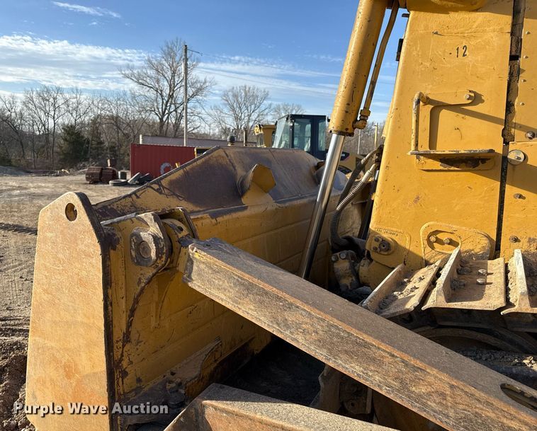 image for item ED4092 2002 Caterpillar D8R II dozer