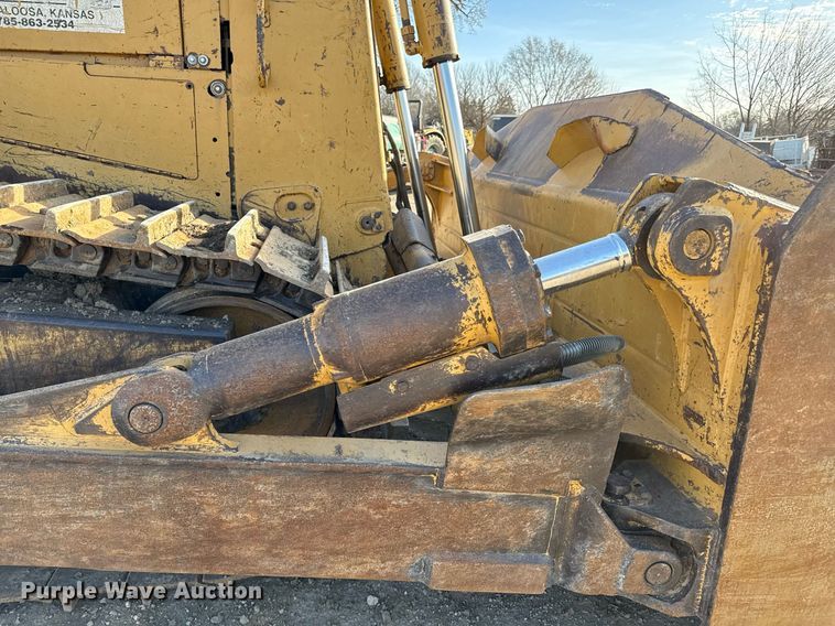 image for item ED4092 2002 Caterpillar D8R II dozer