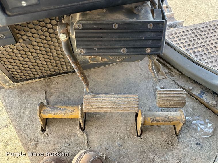 image for item ED4092 2002 Caterpillar D8R II dozer