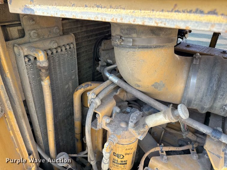 image for item ED4092 2002 Caterpillar D8R II dozer
