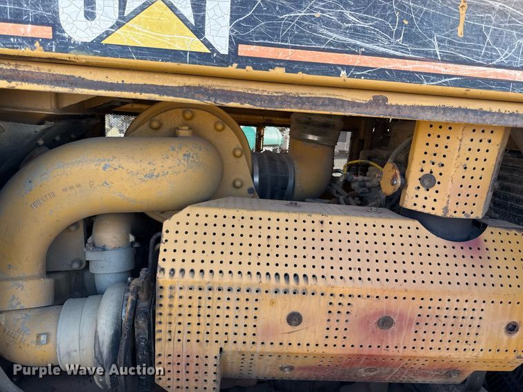 image for item ED4092 2002 Caterpillar D8R II dozer